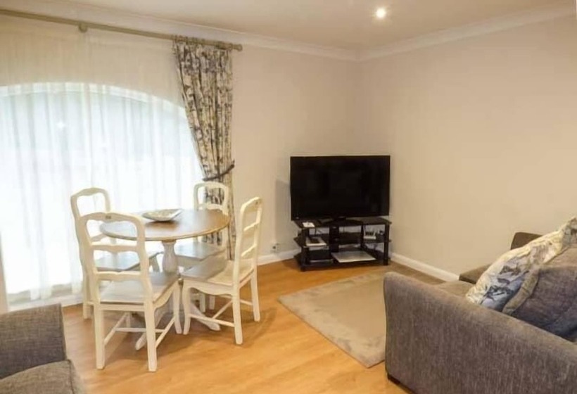 Walworth Castle Holiday Cottage