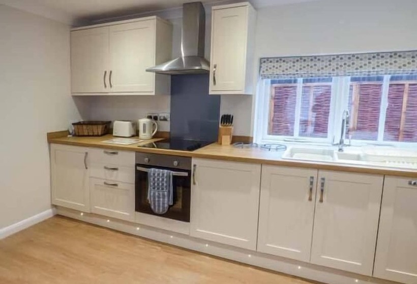 Walworth Castle Holiday Cottage