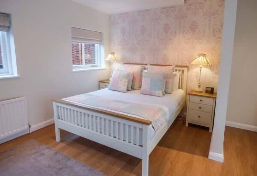 Walworth Castle Holiday Cottage