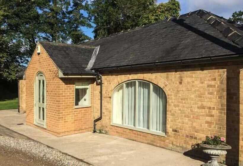 Walworth Castle Holiday Cottage