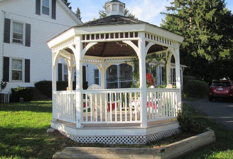 Buck's Homestead B&b