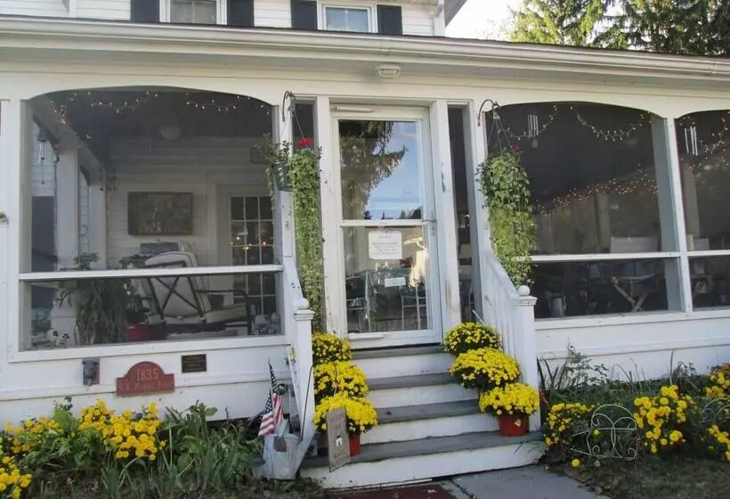 Buck's Homestead B&b