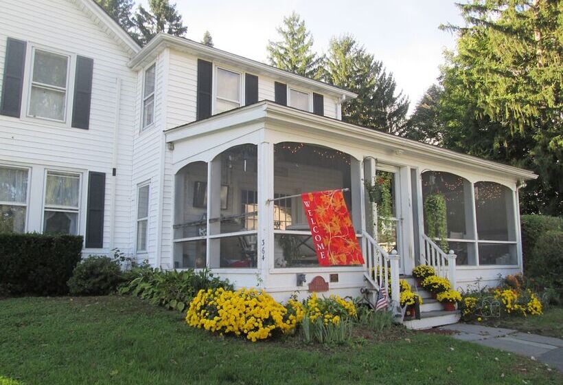 Buck's Homestead B&b