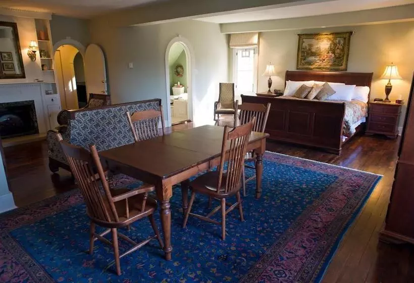 Pathsaala Inn & Restaurant