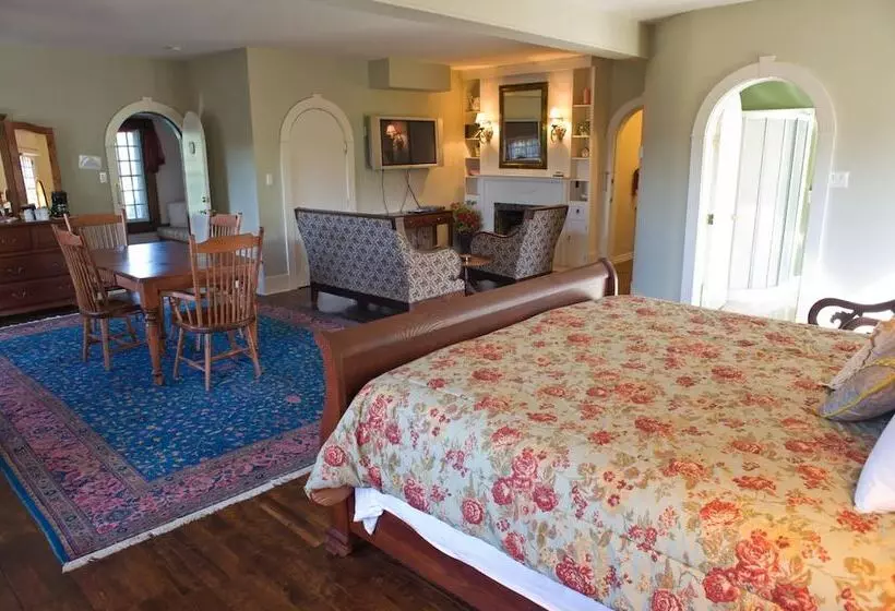 Pathsaala Inn & Restaurant