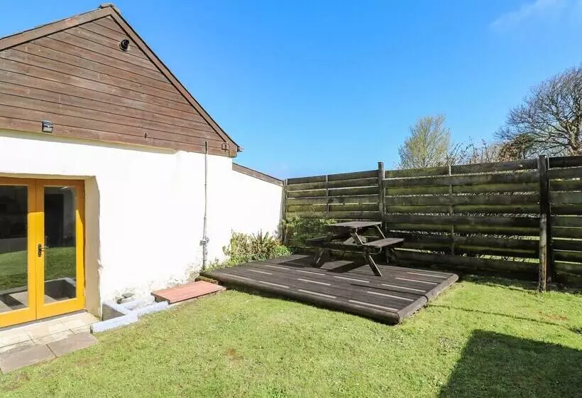 Contention Barn