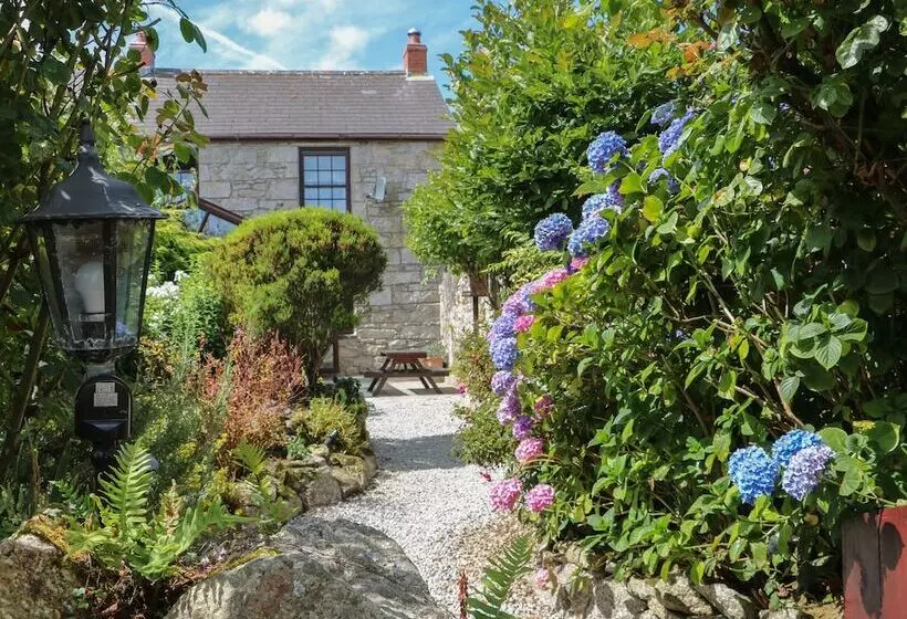 Eldamar Cottage