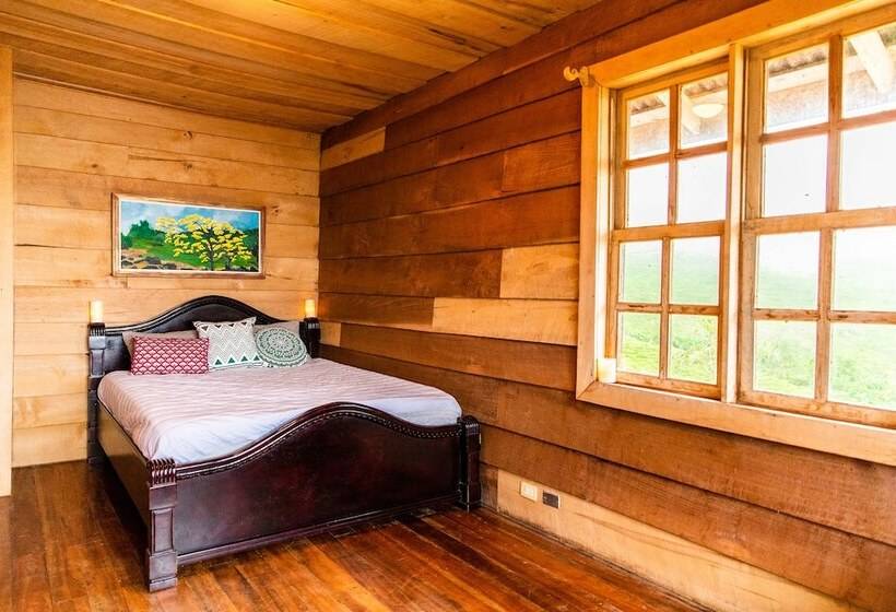 בית מלון כפרי Aurora Mountain