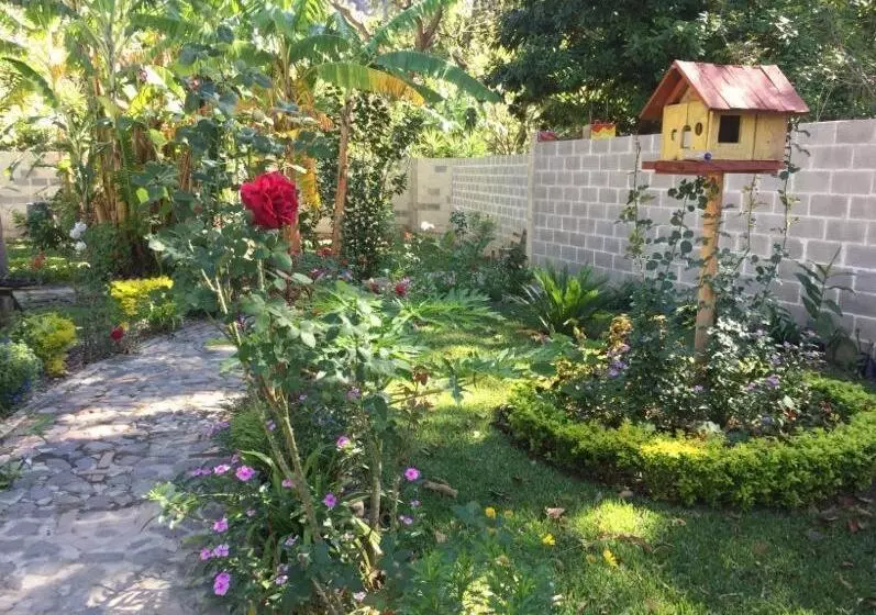 هتل Cabañas De Tzununa