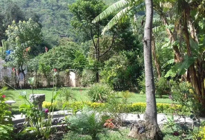 هتل Cabañas De Tzununa