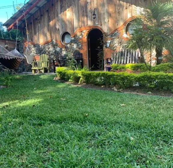 هتل Cabañas De Tzununa