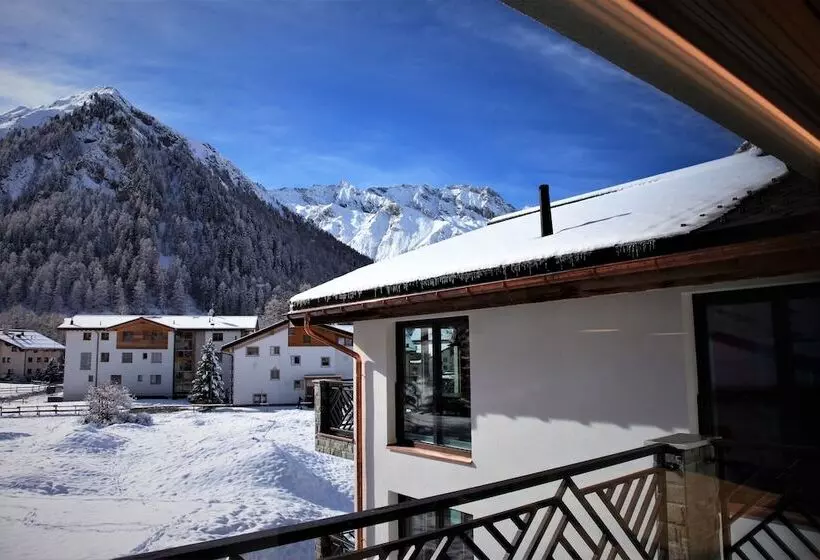 Hotelli Engadin Lodge