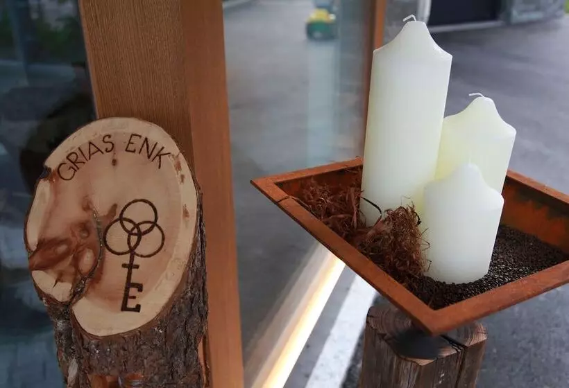 Hotelli Engadin Lodge