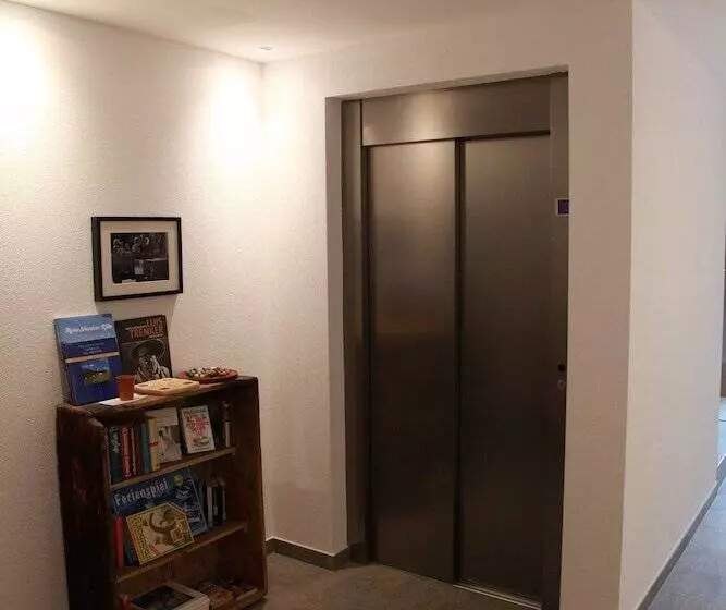 Hotelli Engadin Lodge