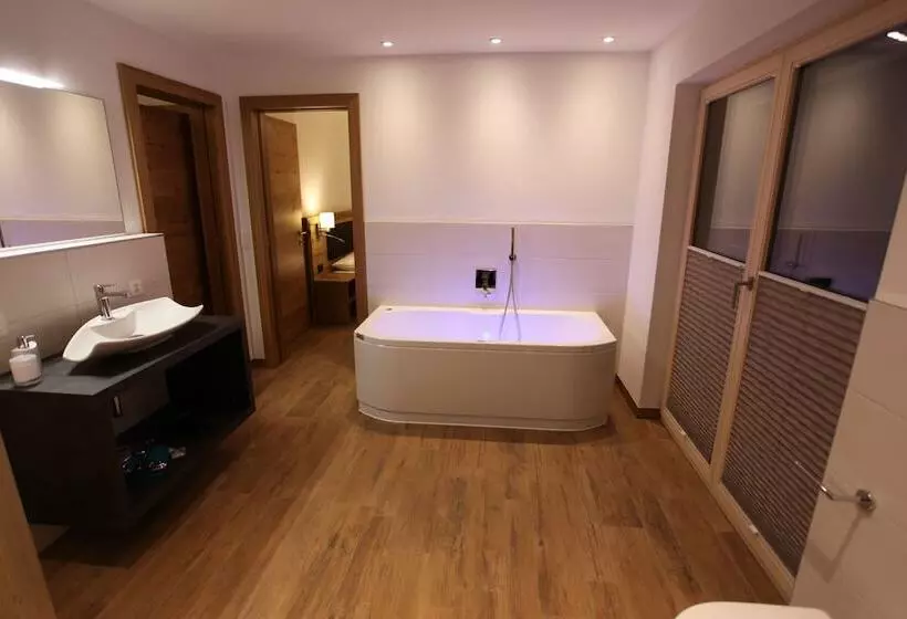 Hotelli Engadin Lodge