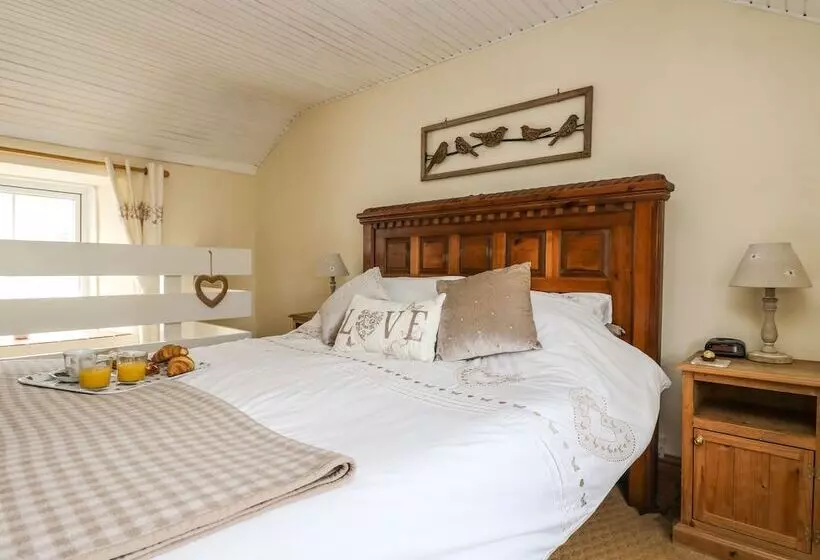 Manor Farmhouse Cottage
