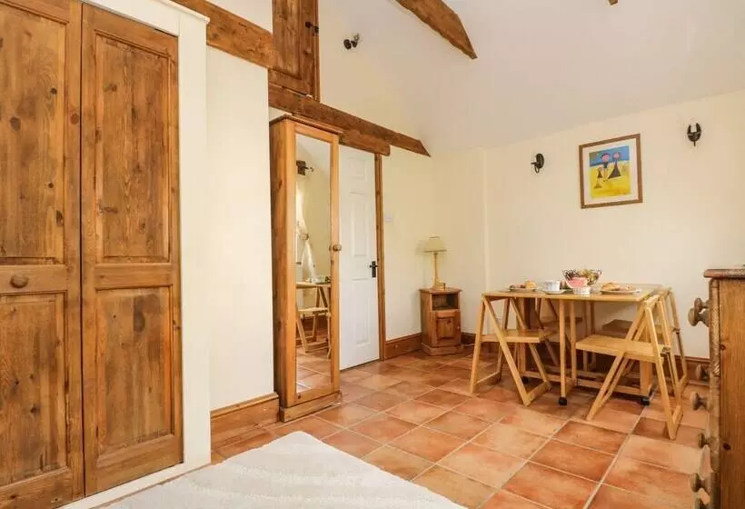 Manor Farmhouse Cottage