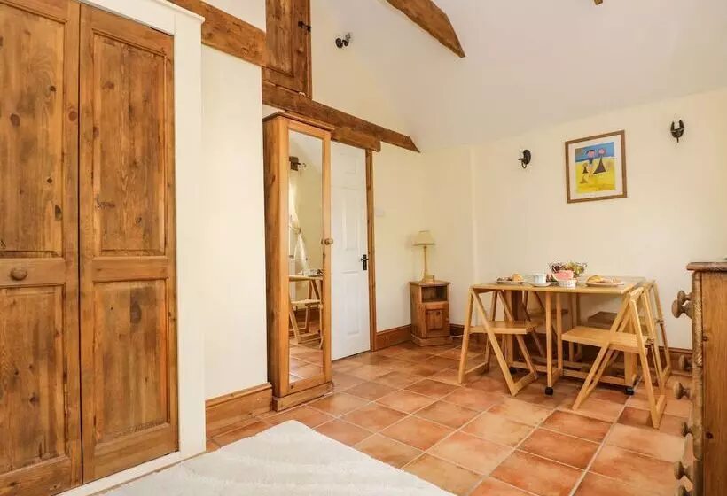 Manor Farmhouse Cottage