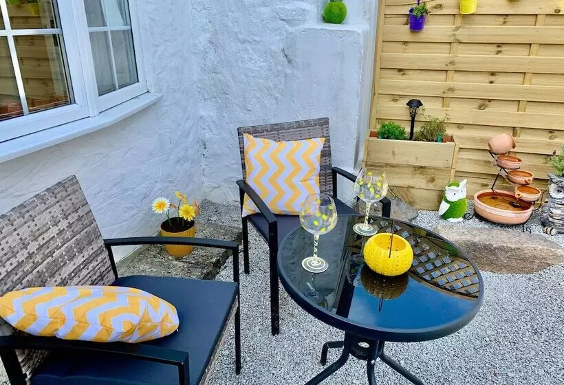 Manor Farmhouse Cottage