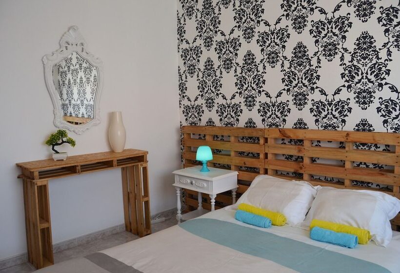 Pi Guest House   Hostel