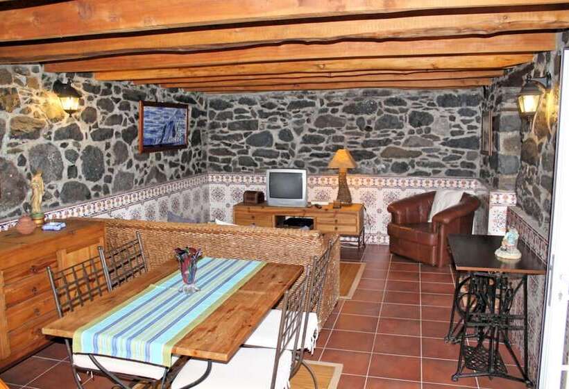 Ourmadeira Stonecliff Cottage, Countryside Retreat