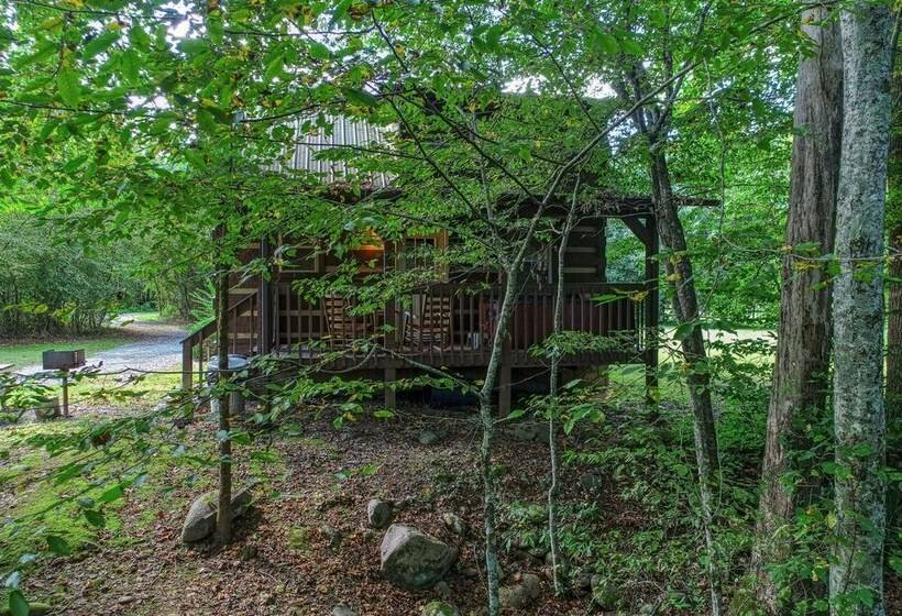 Sweet 2 Bedrooms, 2 Baths, Sleeps 6 Cabin By Redawning