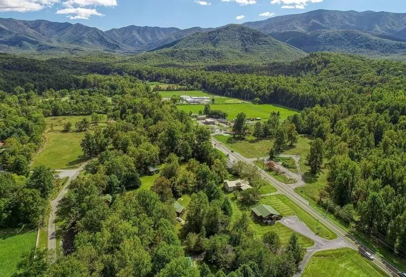 Sweet    2 Bedrooms, 2 Baths, Sleeps 6 Cabin By Redawning