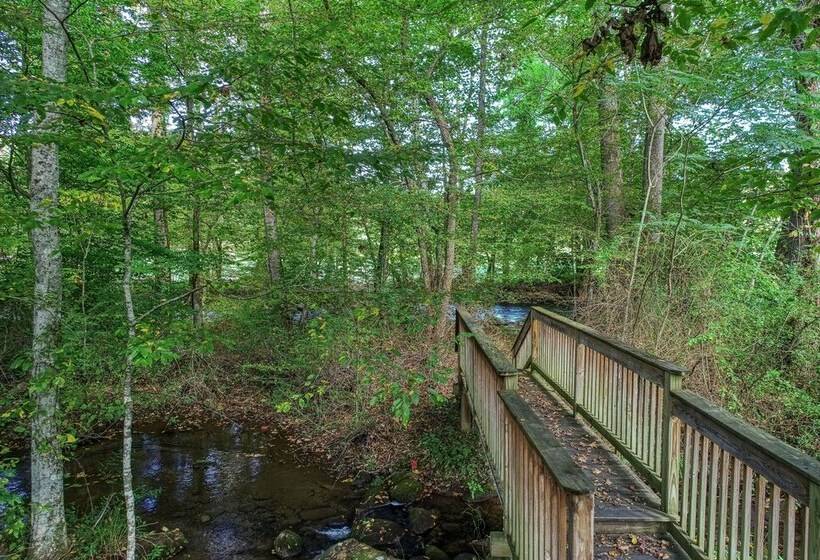 Sweet 2 Bedrooms, 2 Baths, Sleeps 6 Cabin By Redawning