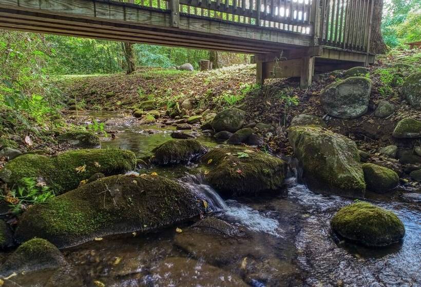 Sweet 2 Bedrooms, 2 Baths, Sleeps 6 Cabin By Redawning