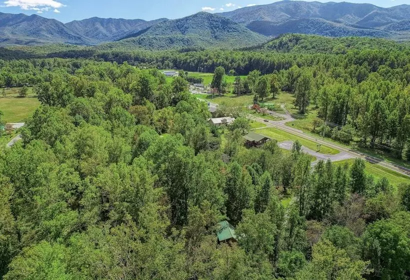 Sweet    2 Bedrooms, 2 Baths, Sleeps 6 Cabin By Redawning