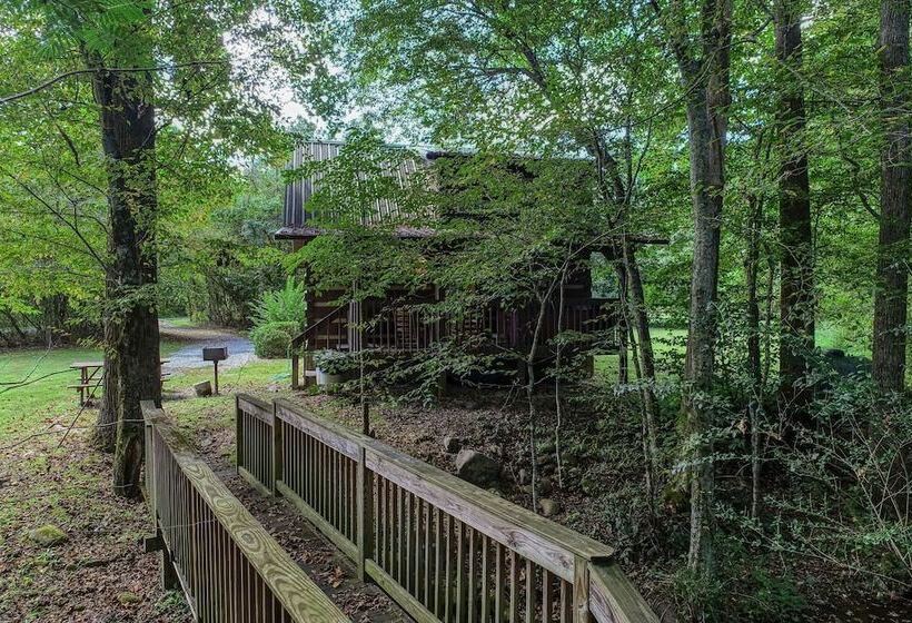 Sweet 2 Bedrooms, 2 Baths, Sleeps 6 Cabin By Redawning