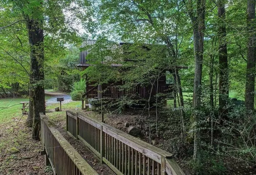 Sweet    2 Bedrooms, 2 Baths, Sleeps 6 Cabin By Redawning