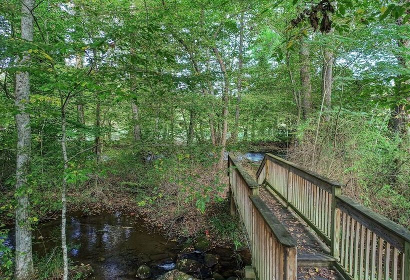 Sweet 2 Bedrooms, 2 Baths, Sleeps 6 Cabin By Redawning