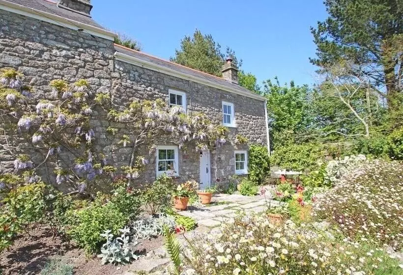 Woodpecker Cottage