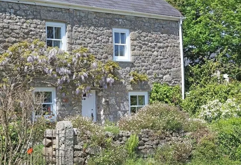 Woodpecker Cottage