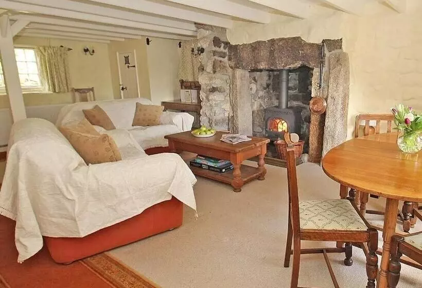Woodpecker Cottage