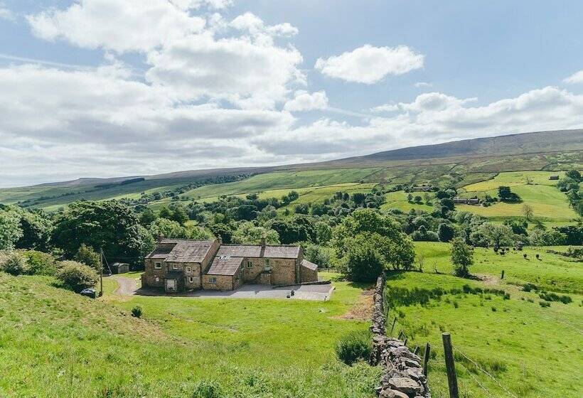 Deerclose West Farmhouse