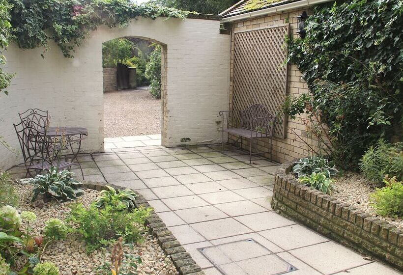 Geltsdale Garden Apartment