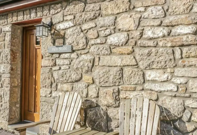 Hen Stabl
