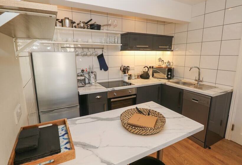 South Beach At The Hideaway