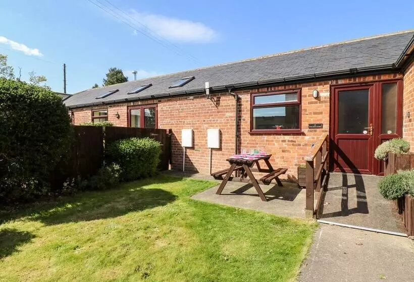 2 Pines Farm Cottages