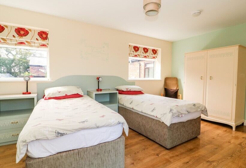 2 Pines Farm Cottages