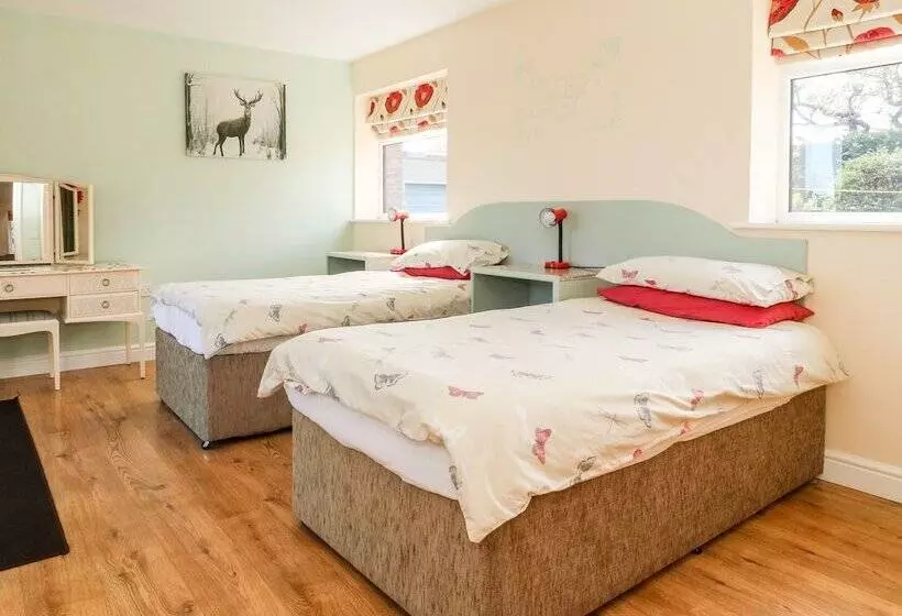 2 Pines Farm Cottages