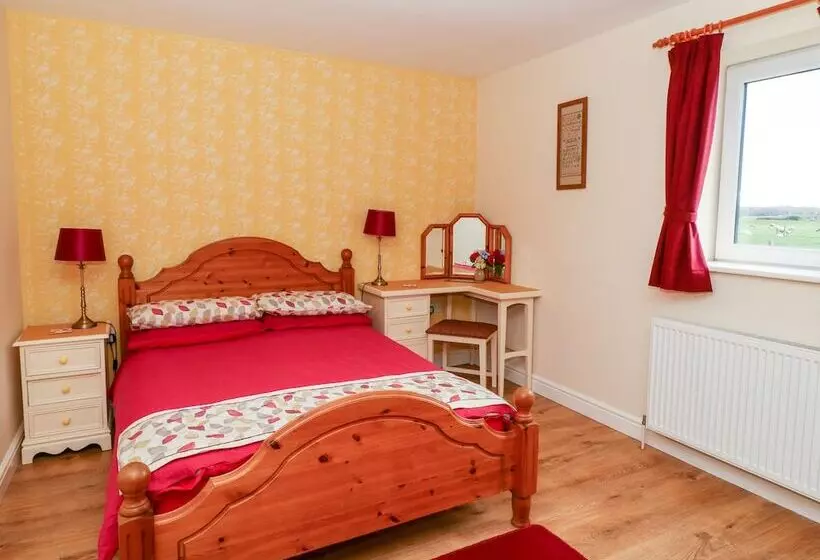 2 Pines Farm Cottages