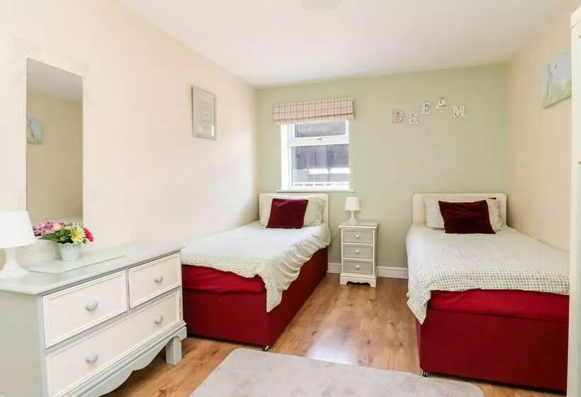 2 Pines Farm Cottages