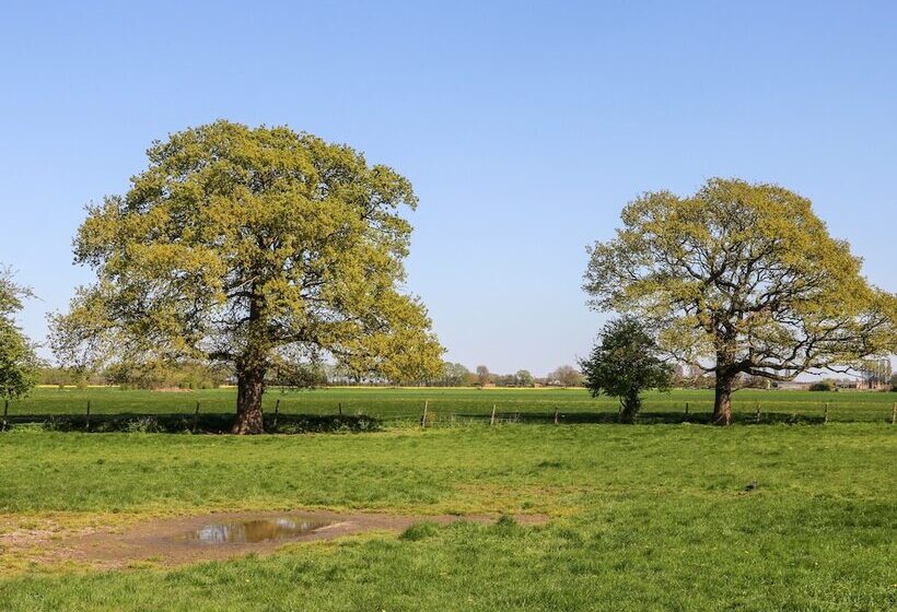 2 Pines Farm Cottages