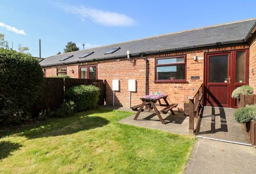 2 Pines Farm Cottages