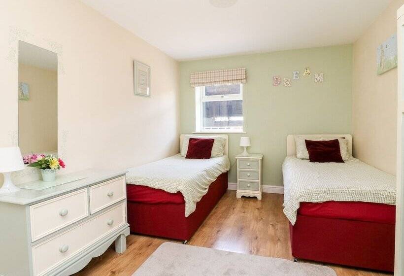 2 Pines Farm Cottages