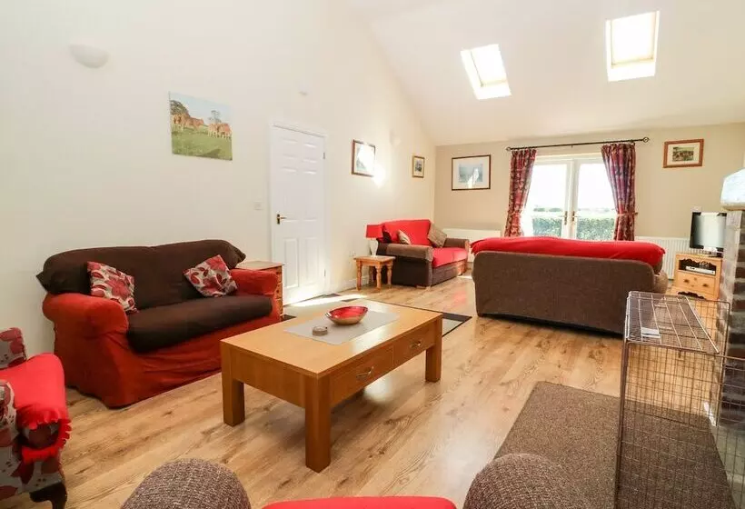 2 Pines Farm Cottages