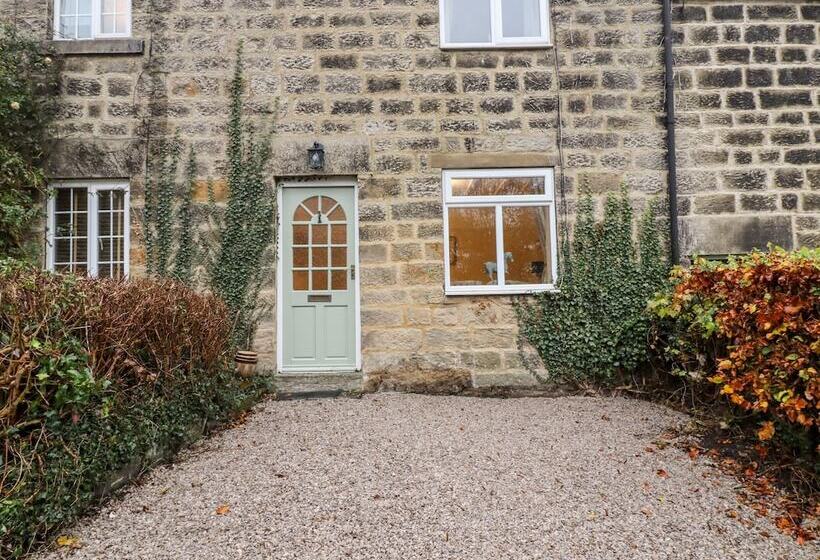 7 Scarah Bank Cottages